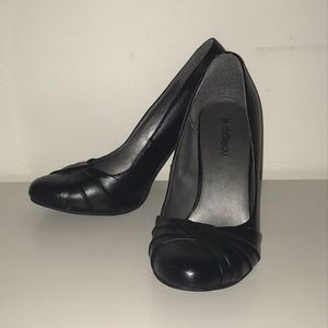 Black Le Chateau heels